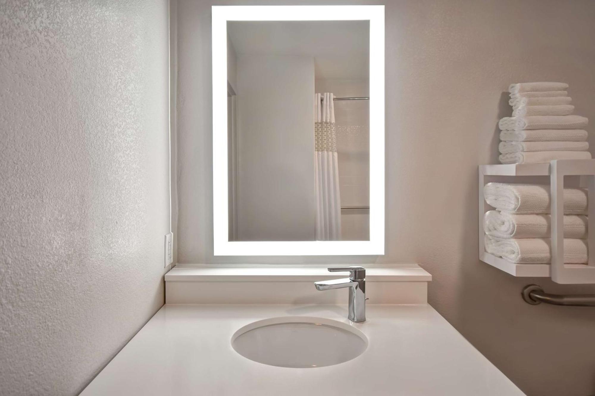 Hampton Inn Potomac Mills Woodbridge Eksteriør billede