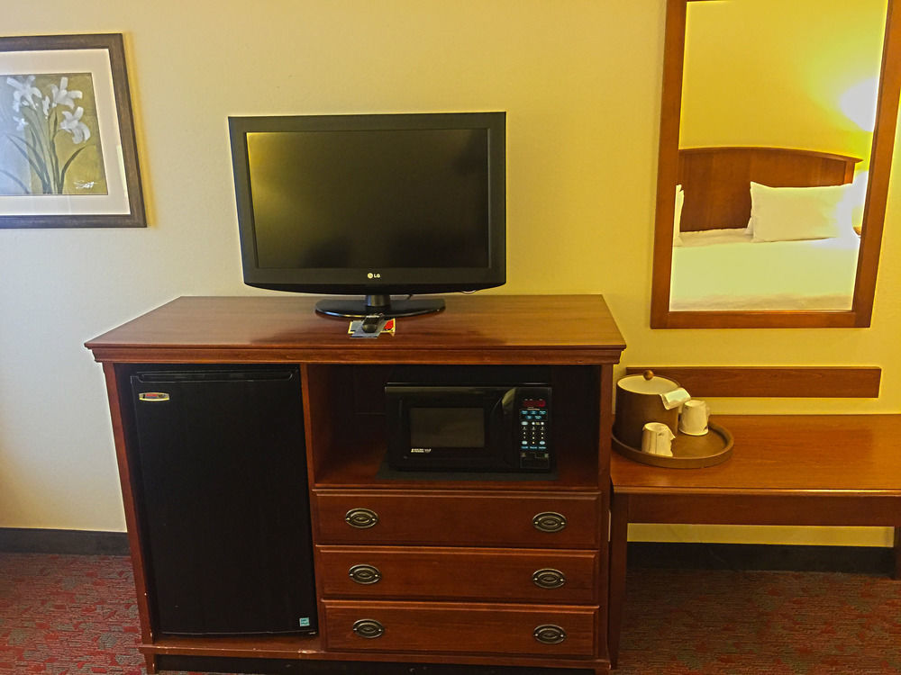 Hampton Inn Potomac Mills Woodbridge Eksteriør billede