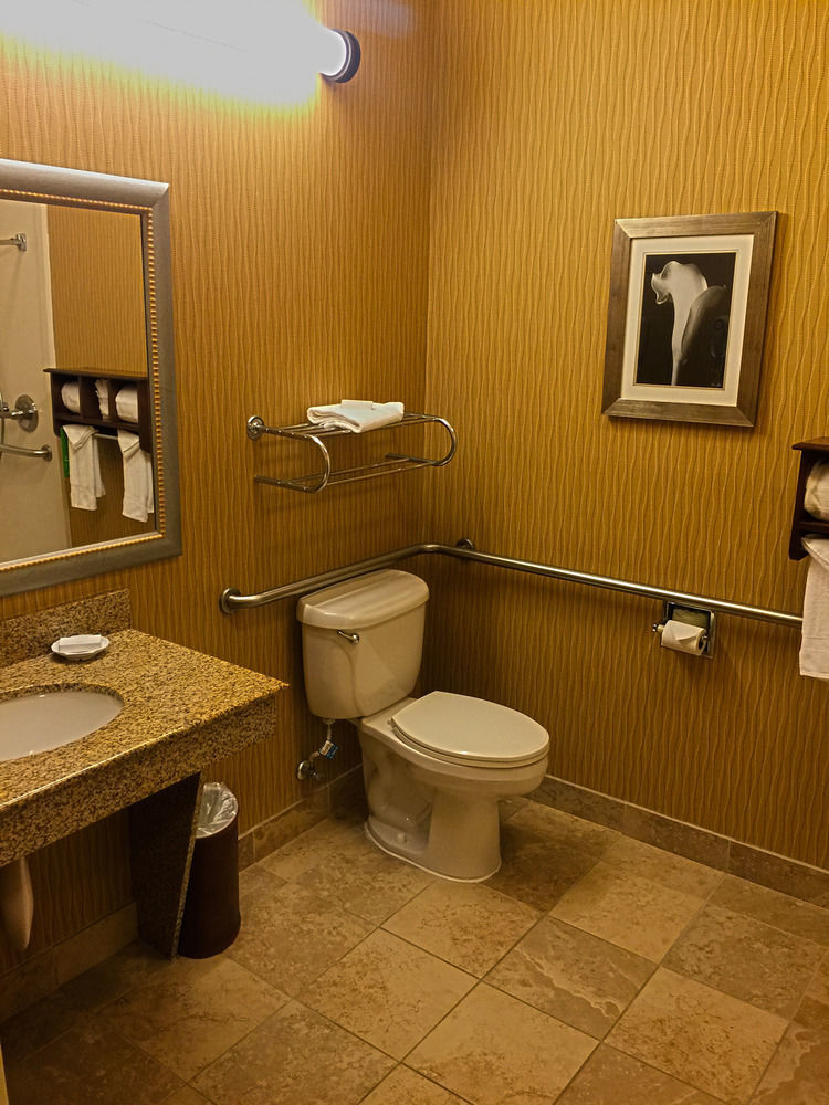 Hampton Inn Potomac Mills Woodbridge Eksteriør billede