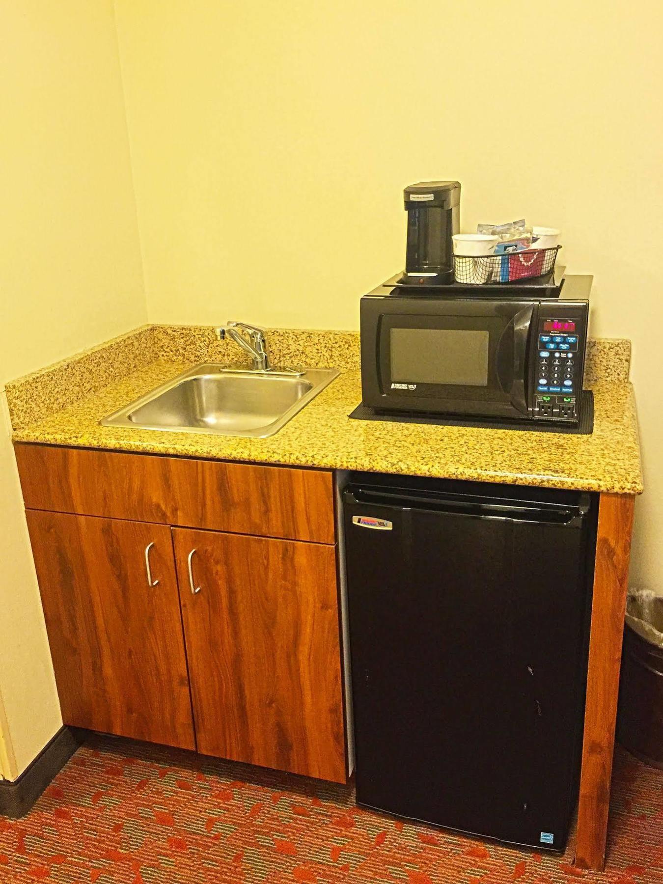 Hampton Inn Potomac Mills Woodbridge Eksteriør billede